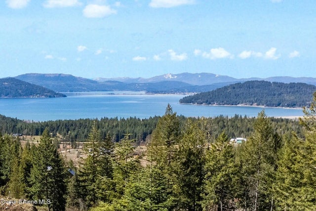 101 Green Monarch Lane, Sandpoint