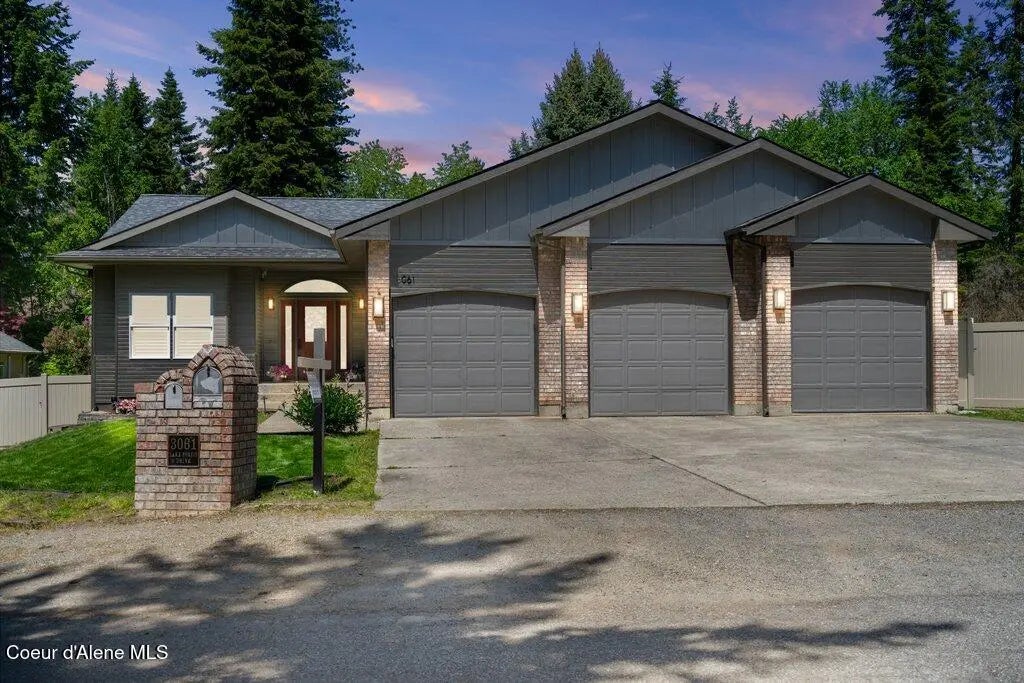 3061 E Lake Forest Dr, Hayden Lake