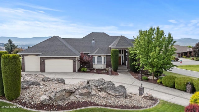 8707 E Redwood Ln, Spokane