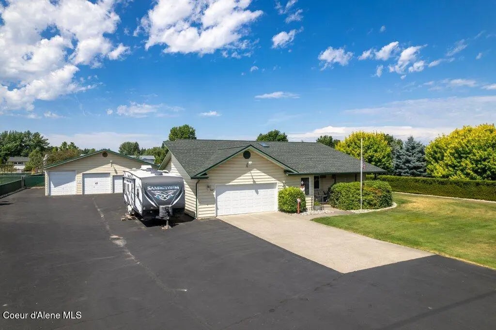 5687 N 15th St, Dalton Gardens