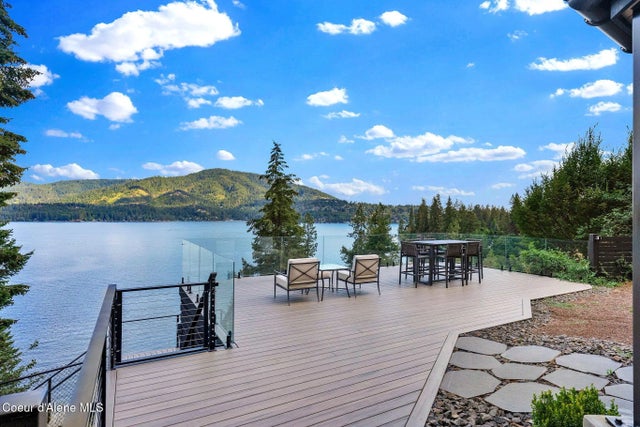 10536 N Lakeview Dr, Hayden Lake