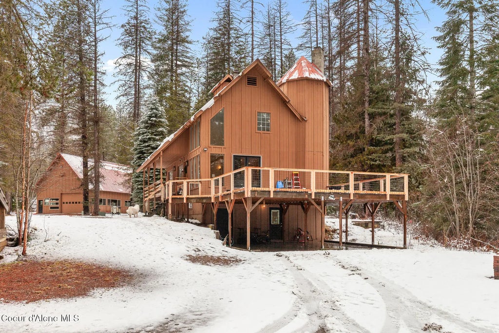 6045 Upper Pack River Rd, Sandpoint