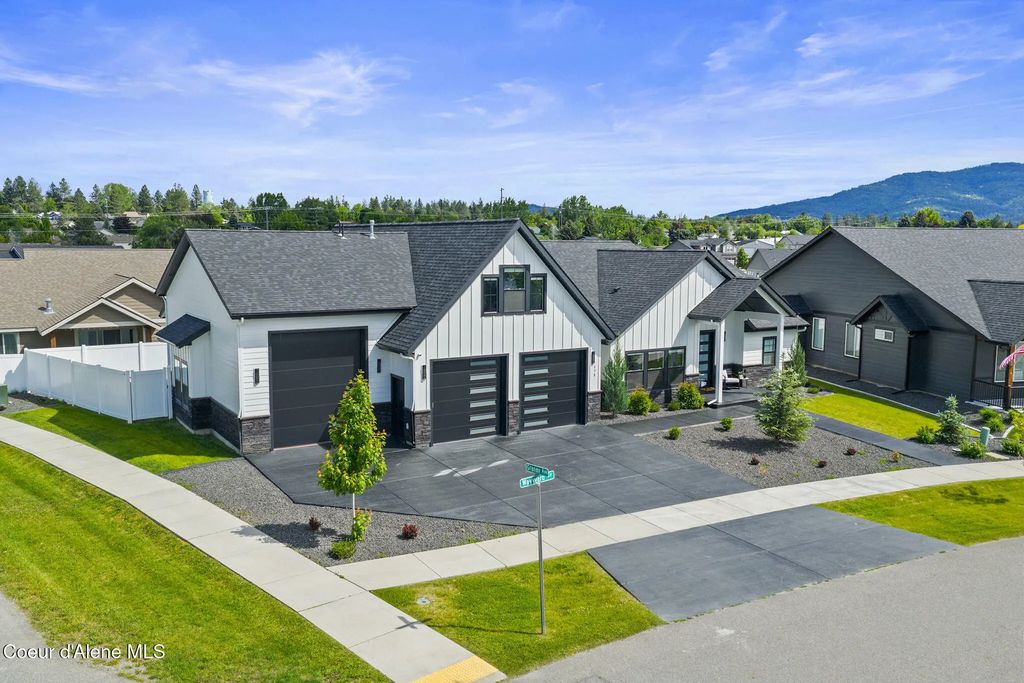 898 W Wayward Cir, Post Falls