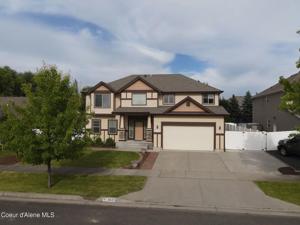 8683 N Salmonberry Loop, Hayden