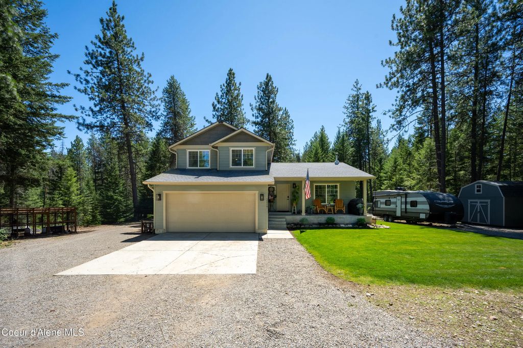 32127 N Hayden Dr, Spirit Lake