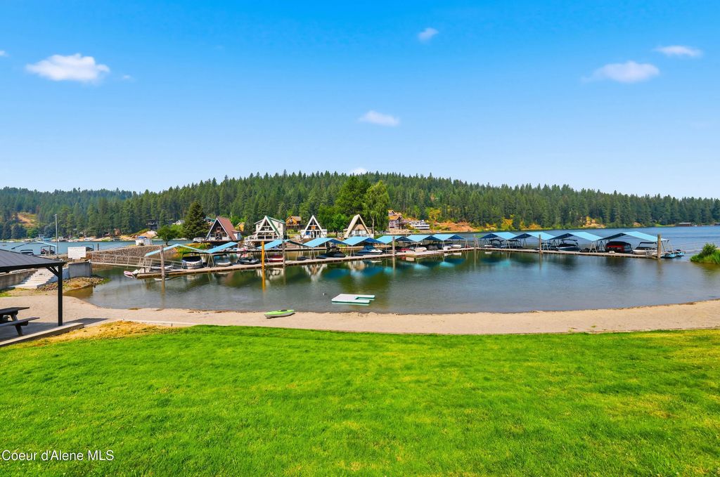 1078 W Peninsula Dr, Coeur d'Alene