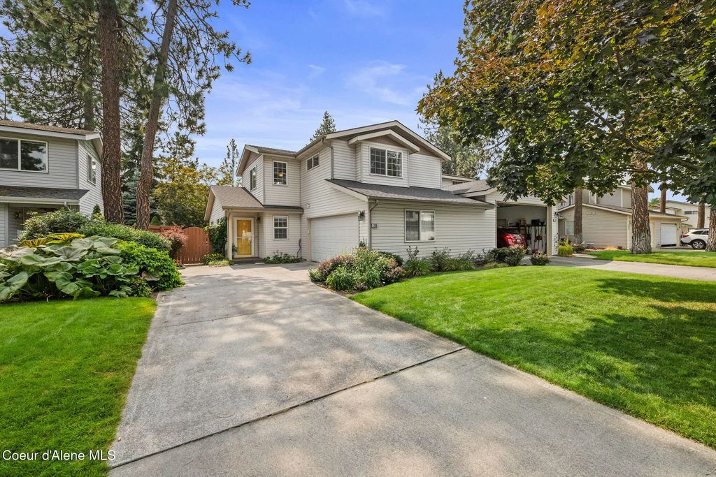 230 E Knotty Pine Ln, Coeur d'Alene