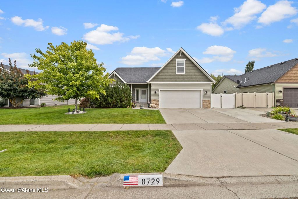 8729 N Boysenberry Loop, Hayden