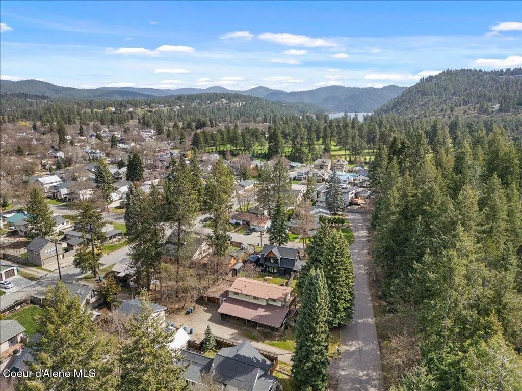 1615 E Lost Ave, Coeur d'Alene