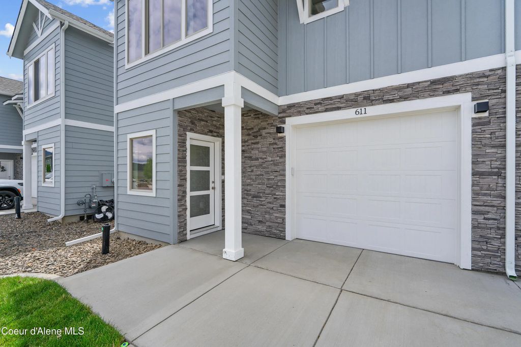 665 N Galbraith Lp, Post Falls