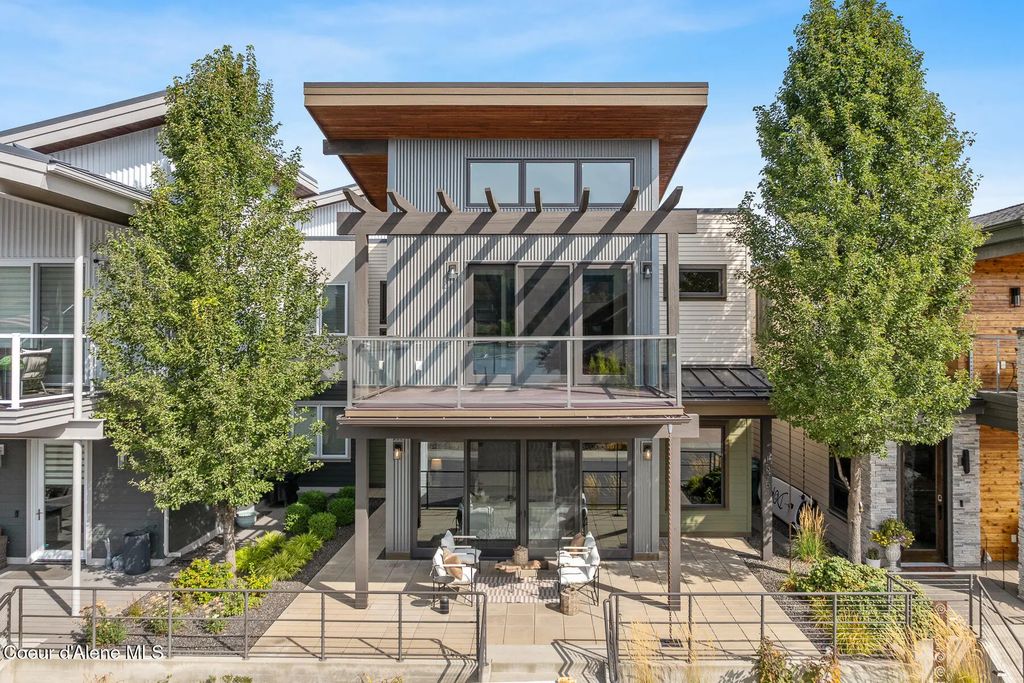 1595 W Bellerive Ln, Coeur d'Alene