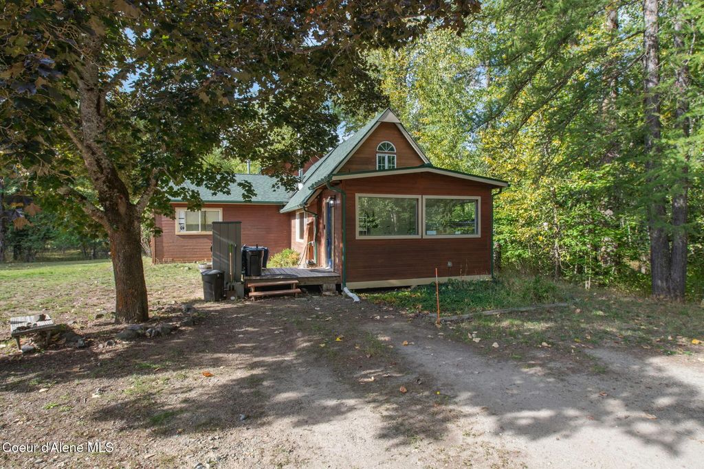 3596 Upper Pack River Rd, Sandpoint