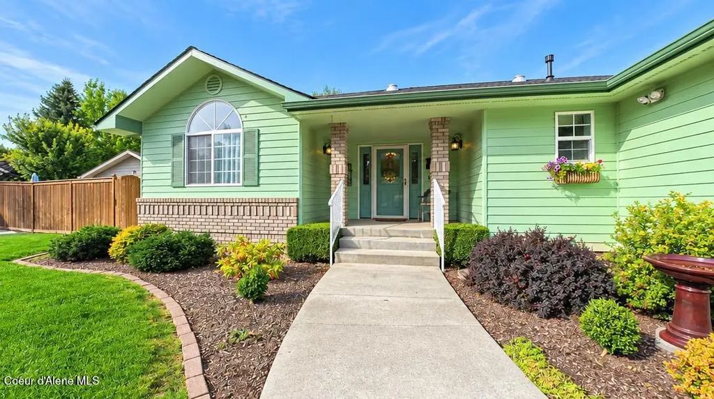 2707 E Thomas Hill Dr, Coeur d'Alene