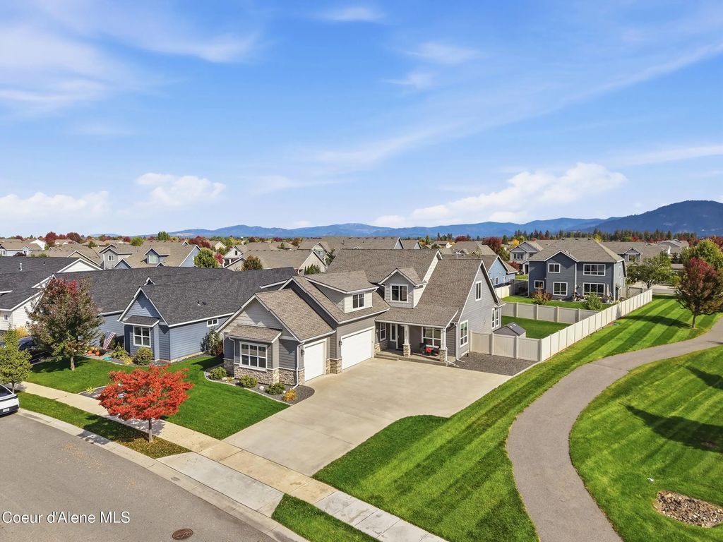 6890 N Hourglass Dr, Coeur d'Alene