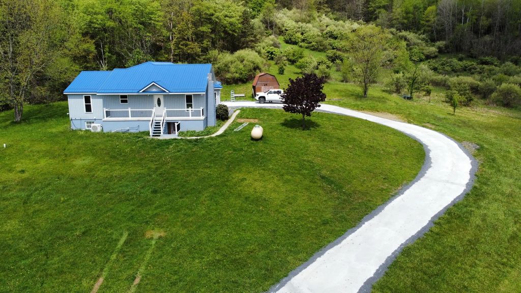 1083 Rattlesnake Rd, Brockport