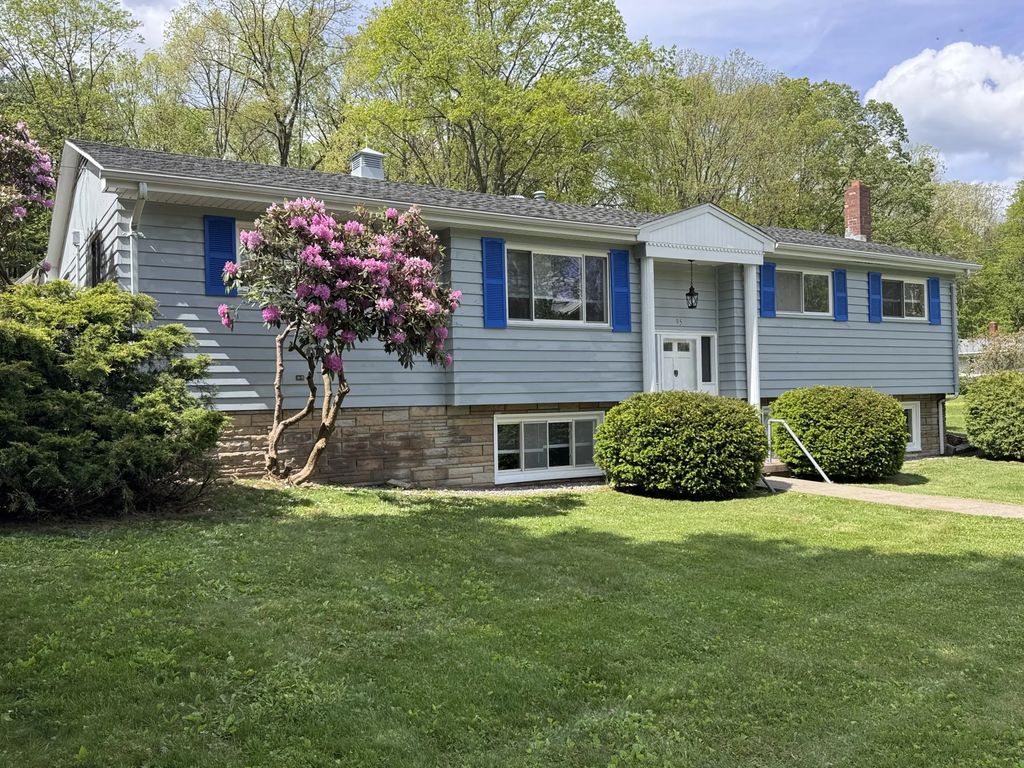 95 Willow Ave, Brookville