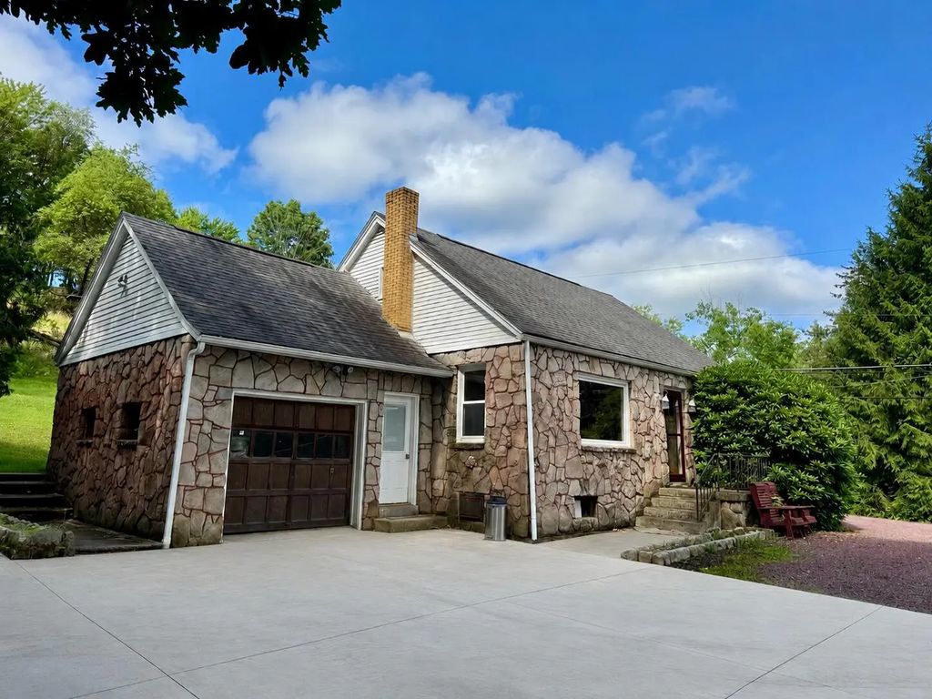 450 Indiana St, Punxsutawney