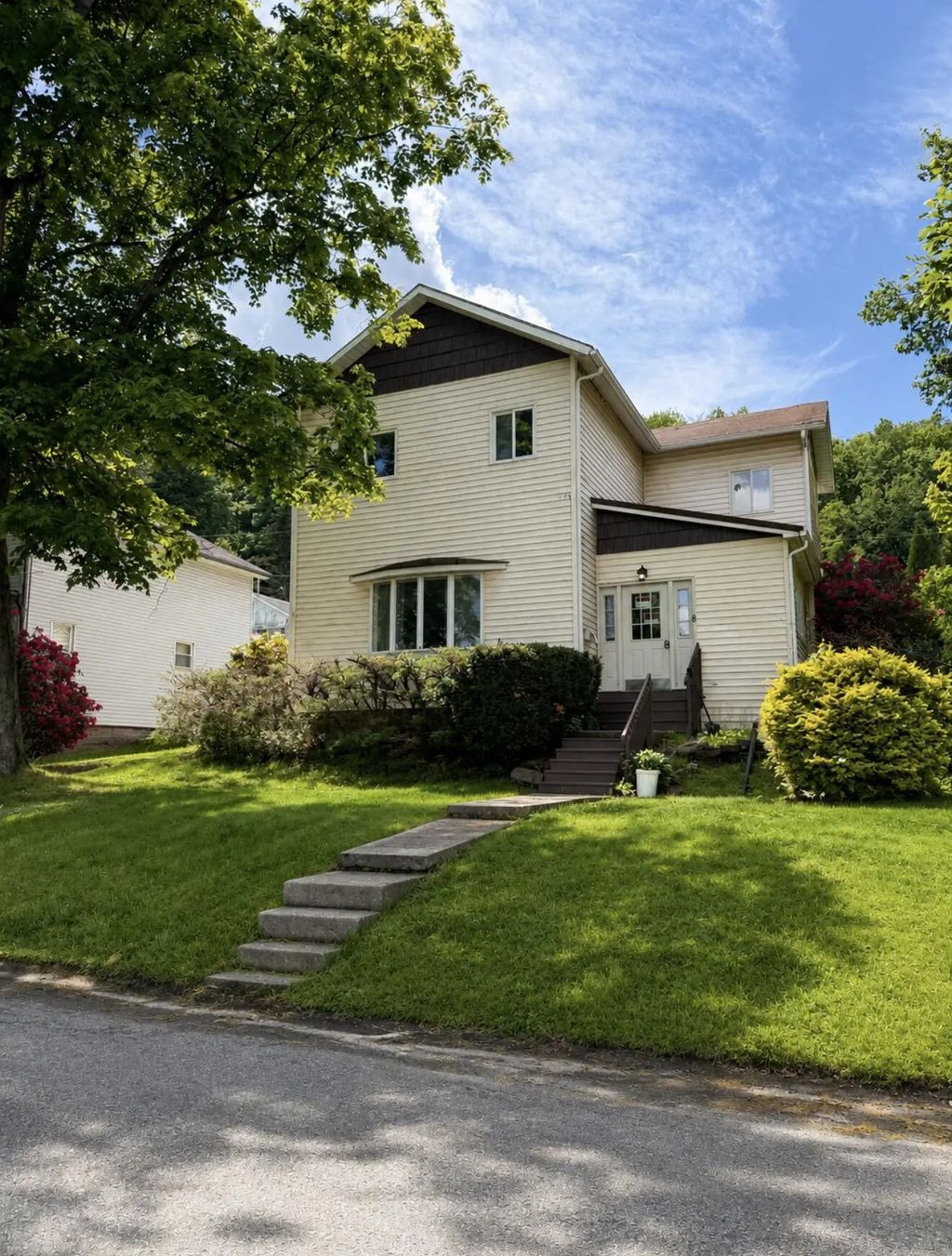 8 1st Ave, Reynoldsville