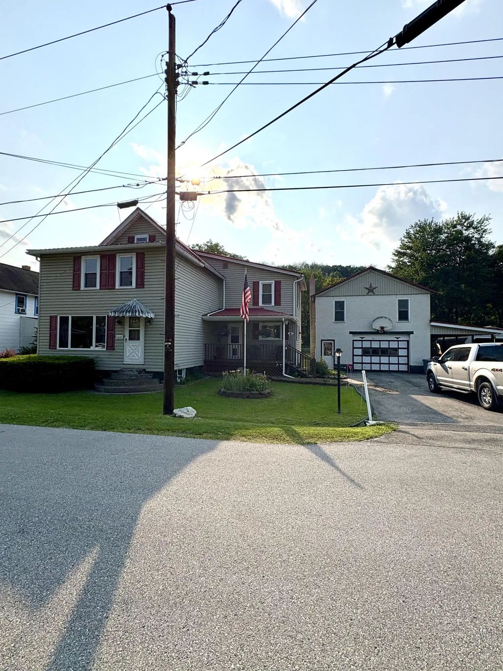 1619 Powell Ave, Hyde