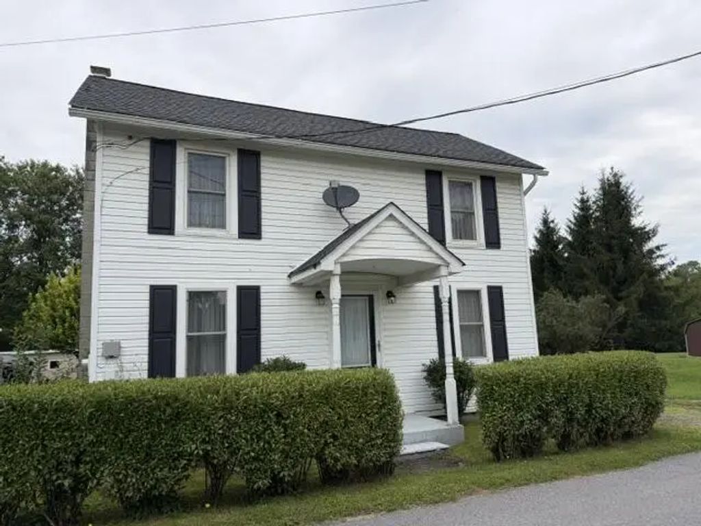352 Horseshoe Dr, Penfield