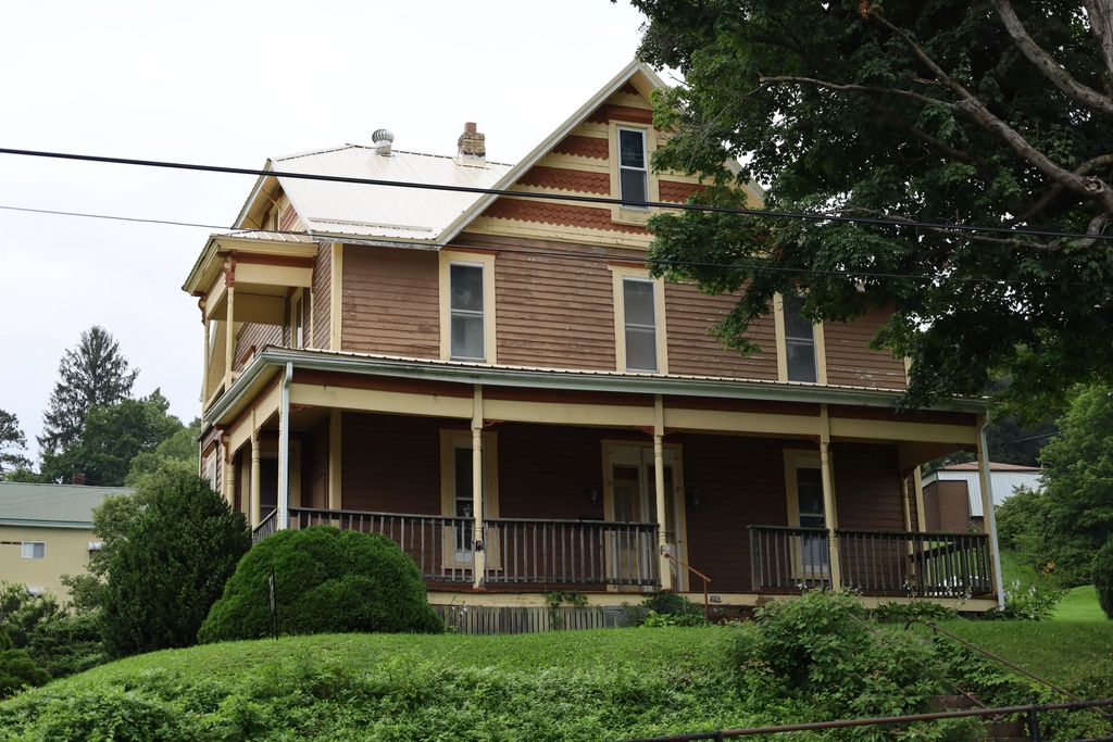 718 Main St, Reynoldsville