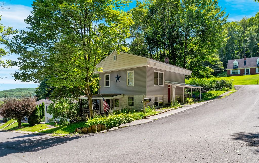 712 Locust St, Clearfield