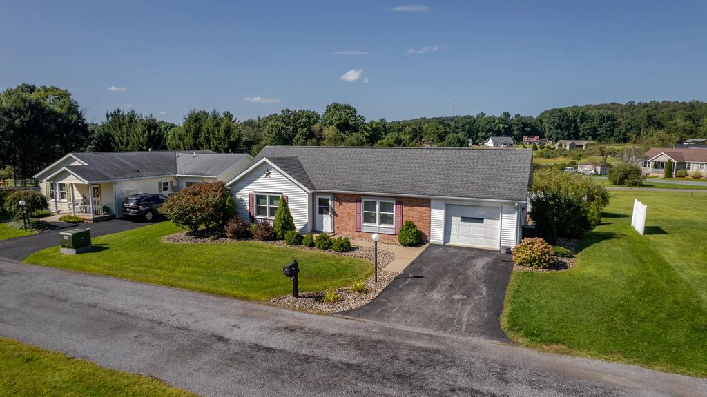 30 Brook Ln, Brookville