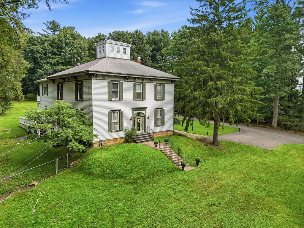 4 Jenks St, Brookville