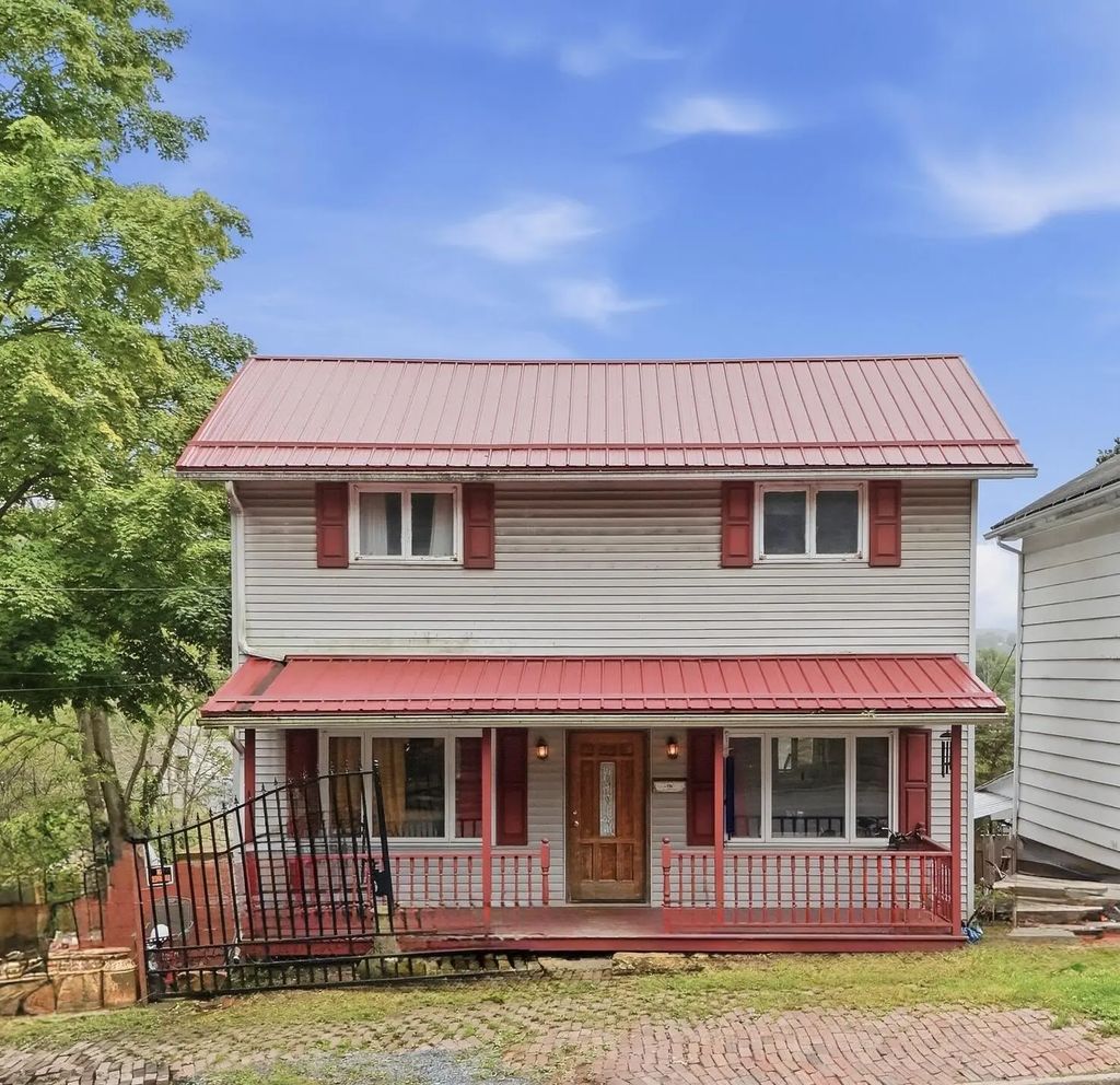 915 Main St, Reynoldsville