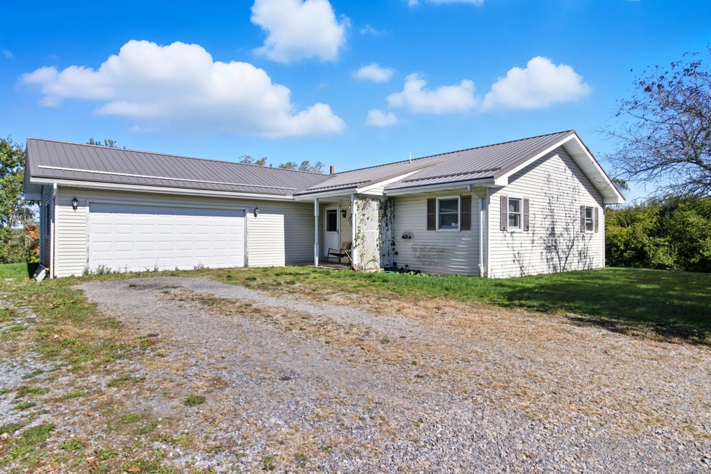 92 Summit Rd, Reynoldsville