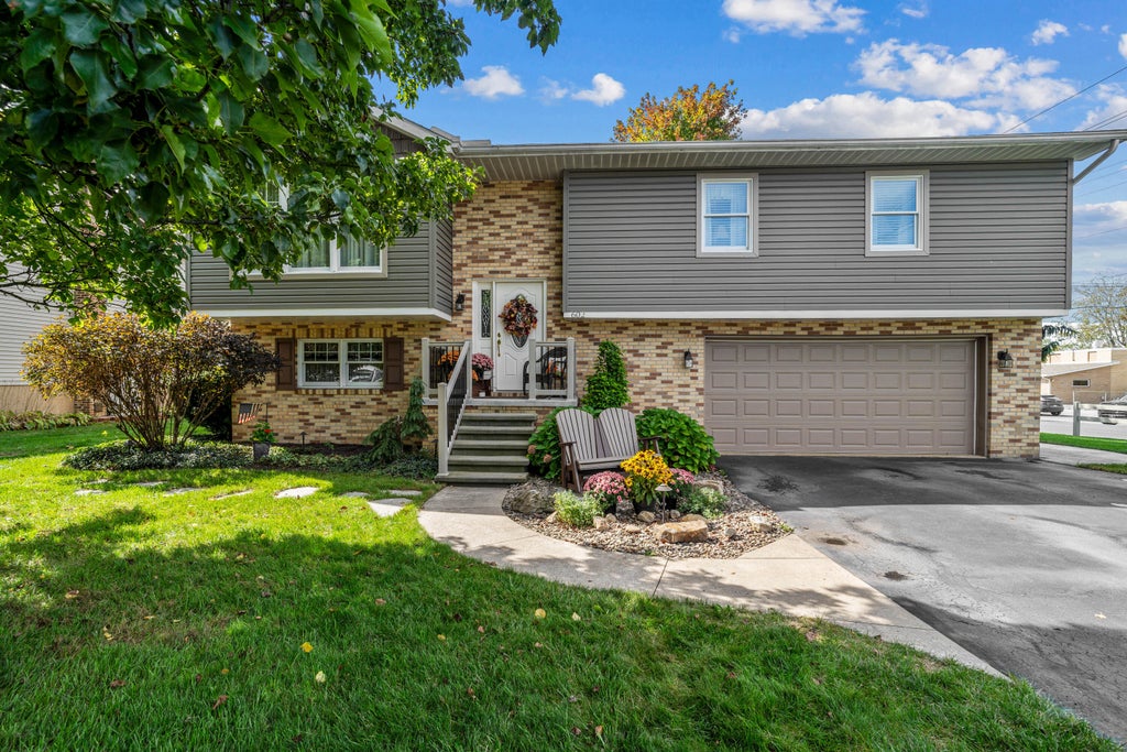 602 Cambria Dr, Clearfield