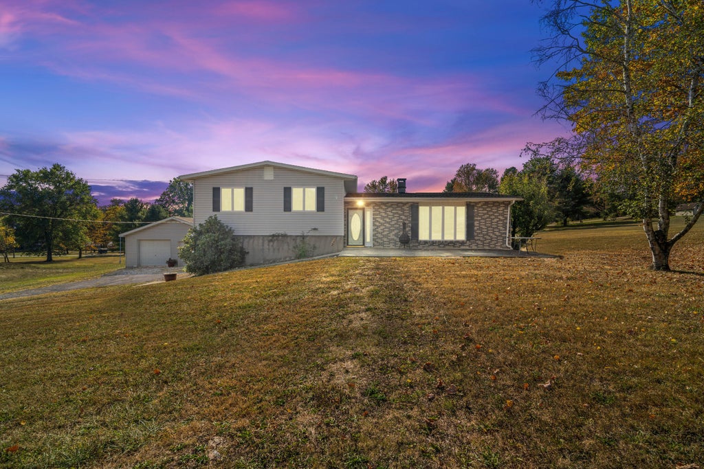 145 Meadow Dr, Karthaus