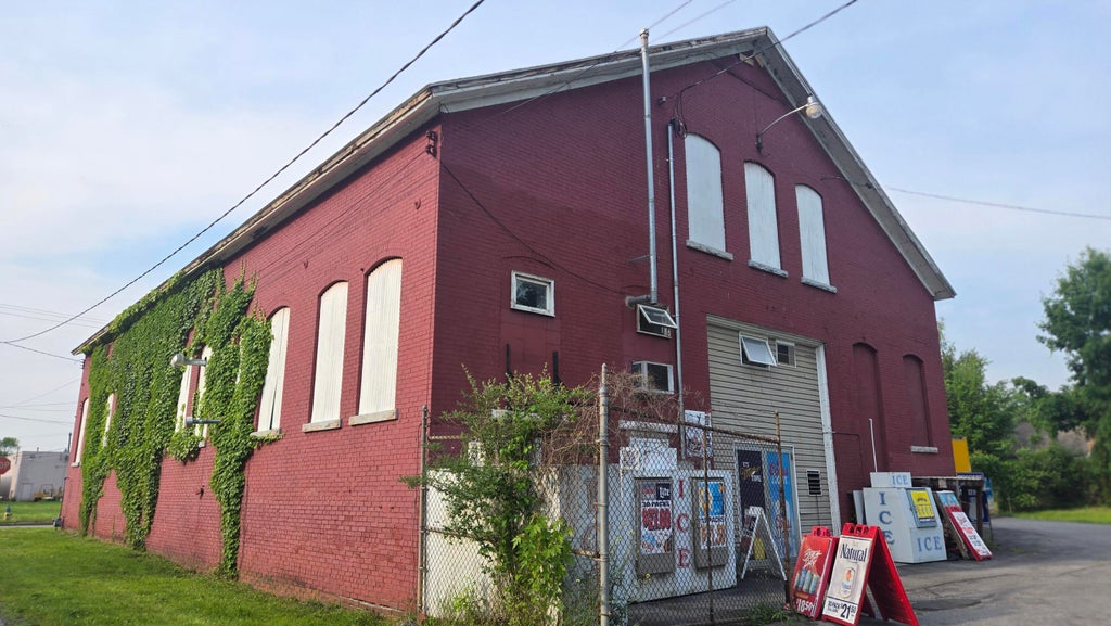 1049 Ctr St Ext, Ridgway