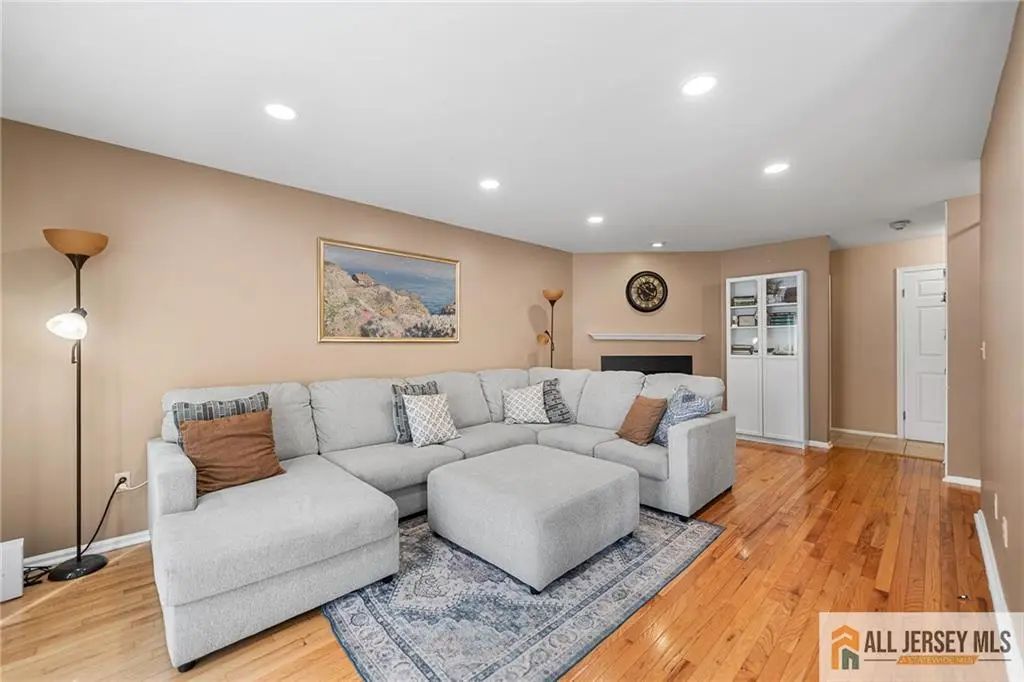 364 Bowler Court, Piscataway