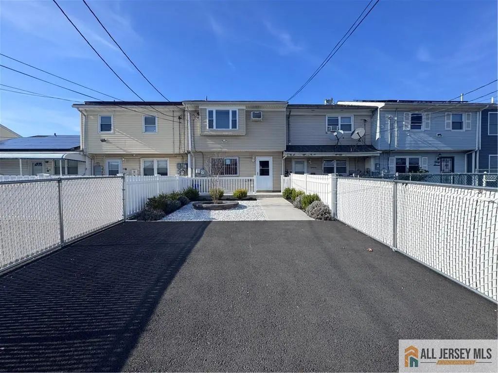 33 Mercer Street, Carteret