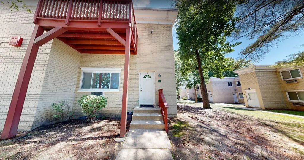 21 Lake Avenue, East Brunswick