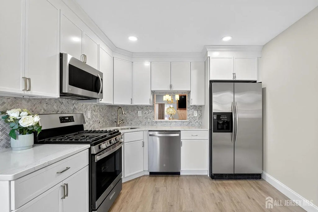 61 Albury Way, North Brunswick