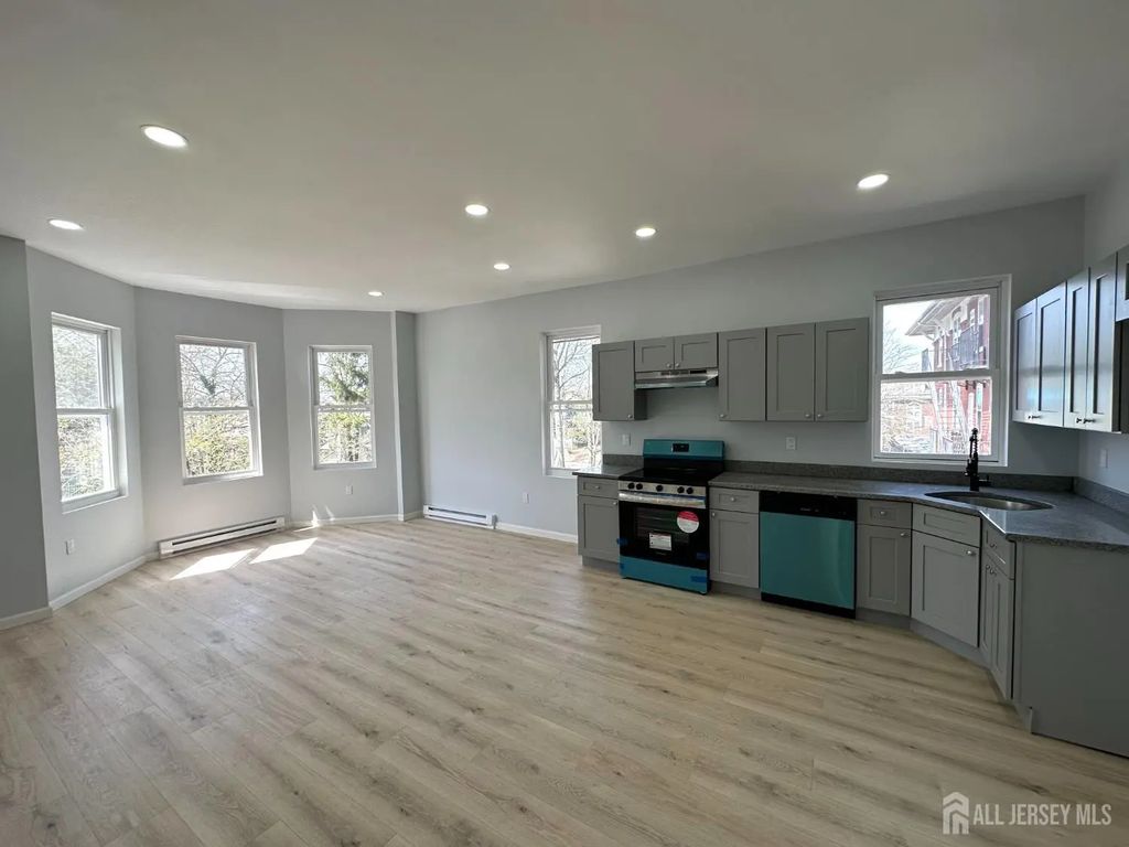 1109 W State Street, Trenton