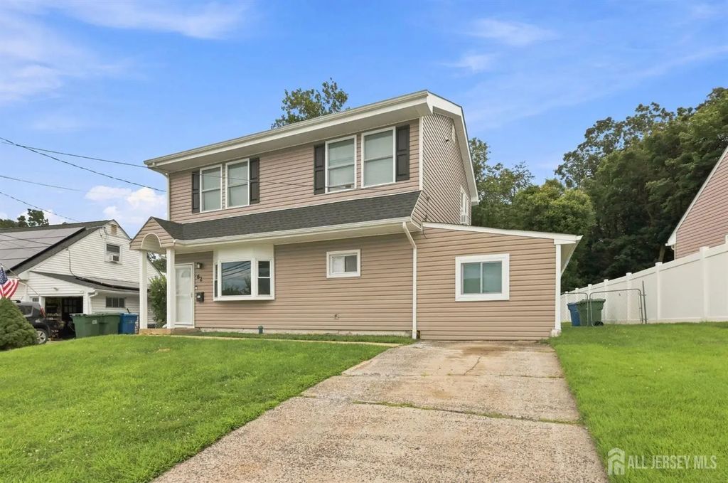 62 Pinetree Drive, Sayreville