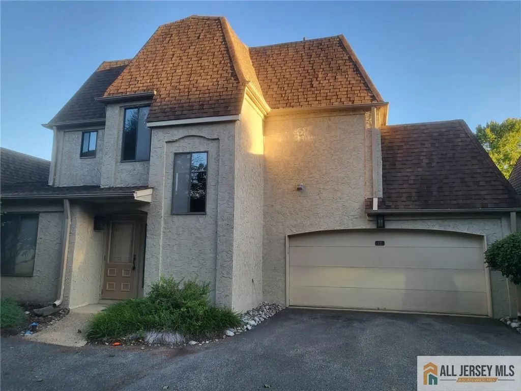 12 Carriage Place, Edison