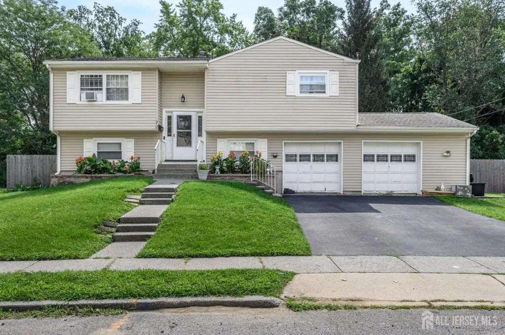 72 Lawrence Drive, Hackettstown