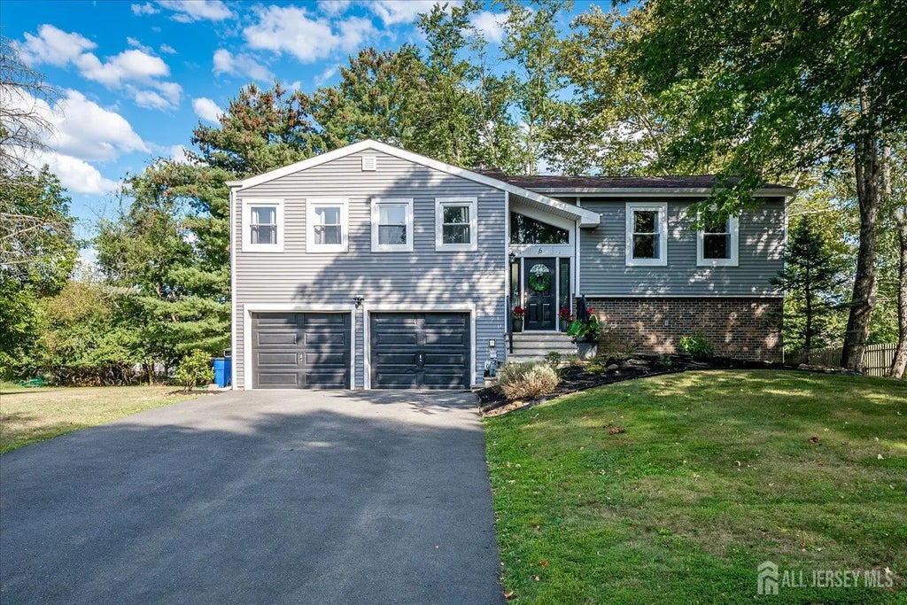 6 Donner Court, South Brunswick