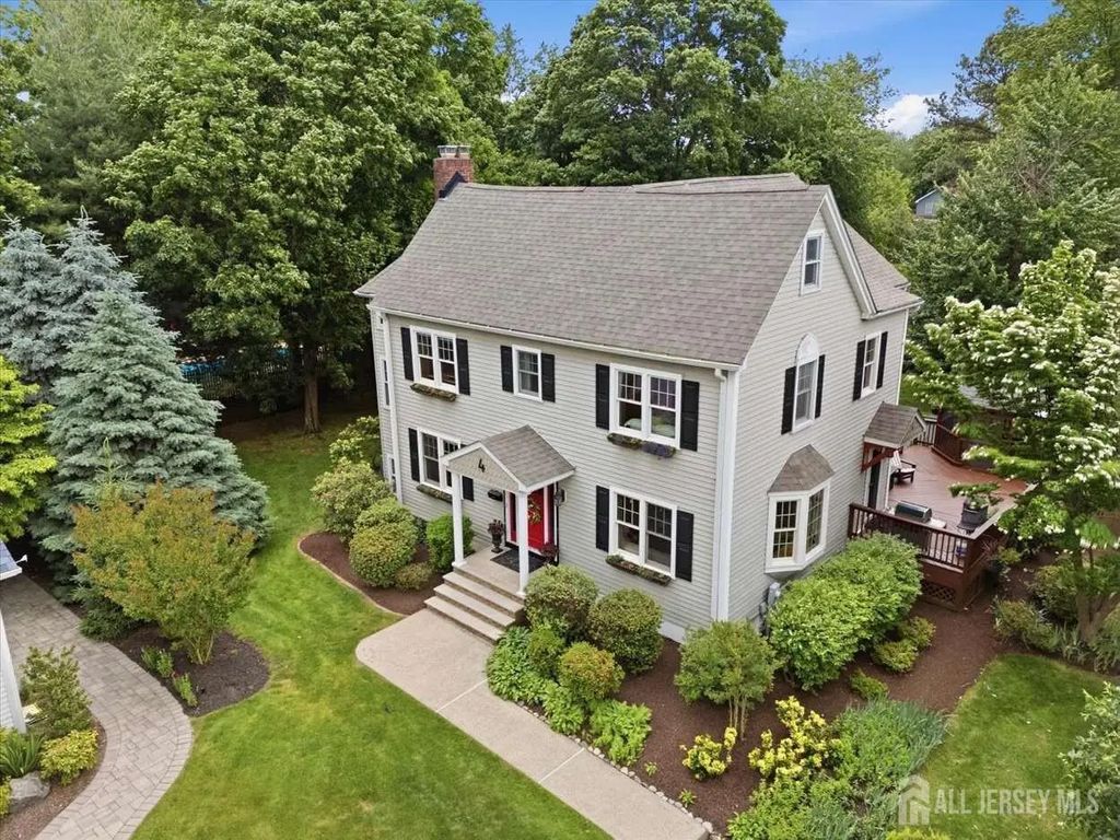 4 Honey Court, Metuchen
