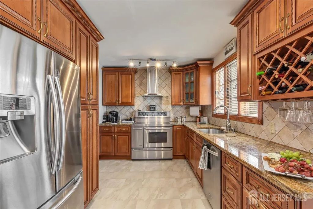 544 W 8th Street W, Plainfield