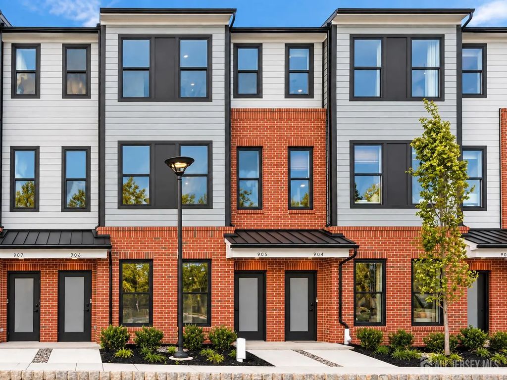 905 District Boulevard, East Brunswick