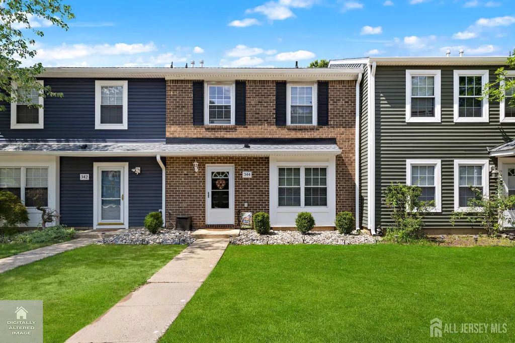 344 Constitution Circle, North Brunswick