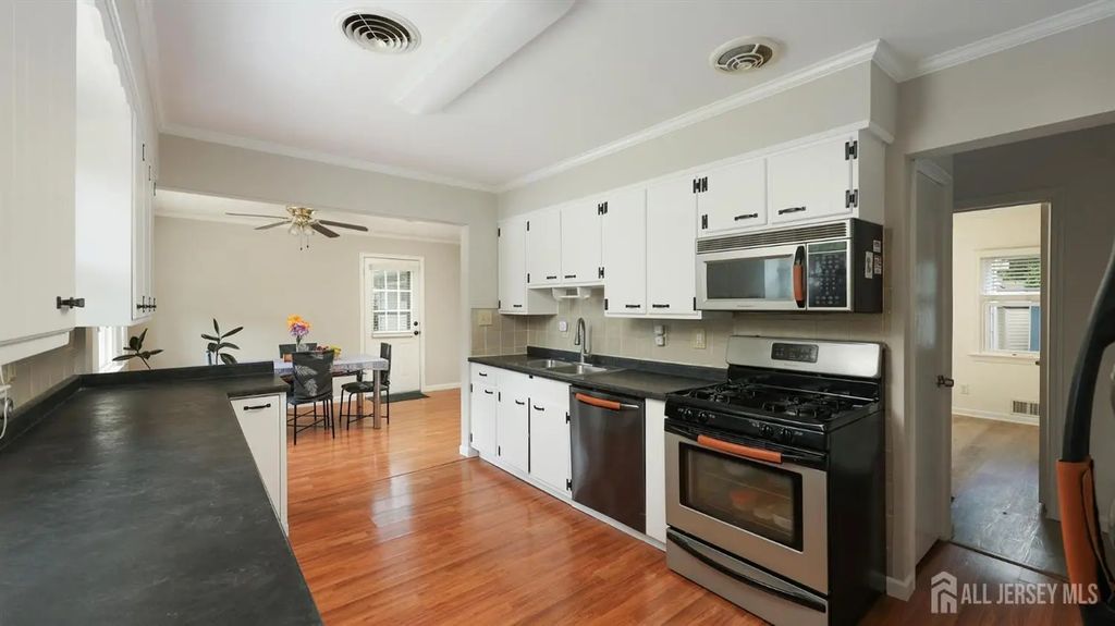 26 Lynn Avenue, Middlesex