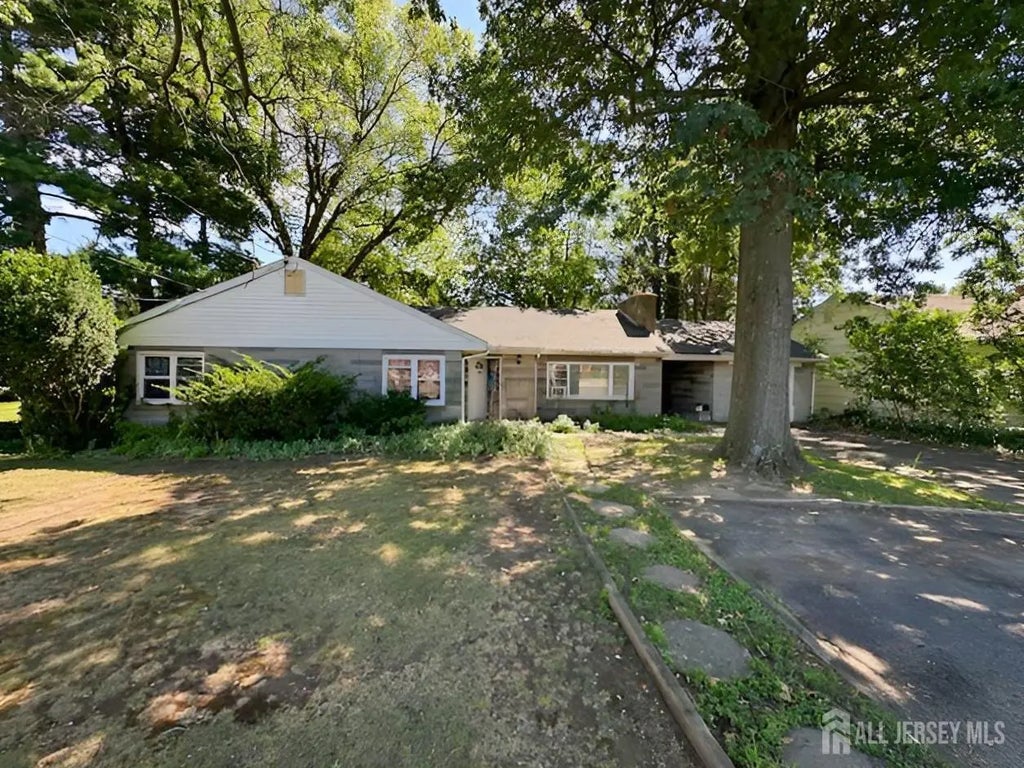 2476 Princeton Pike, Lawrence