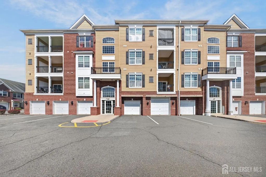 645 Doral Court, Piscataway