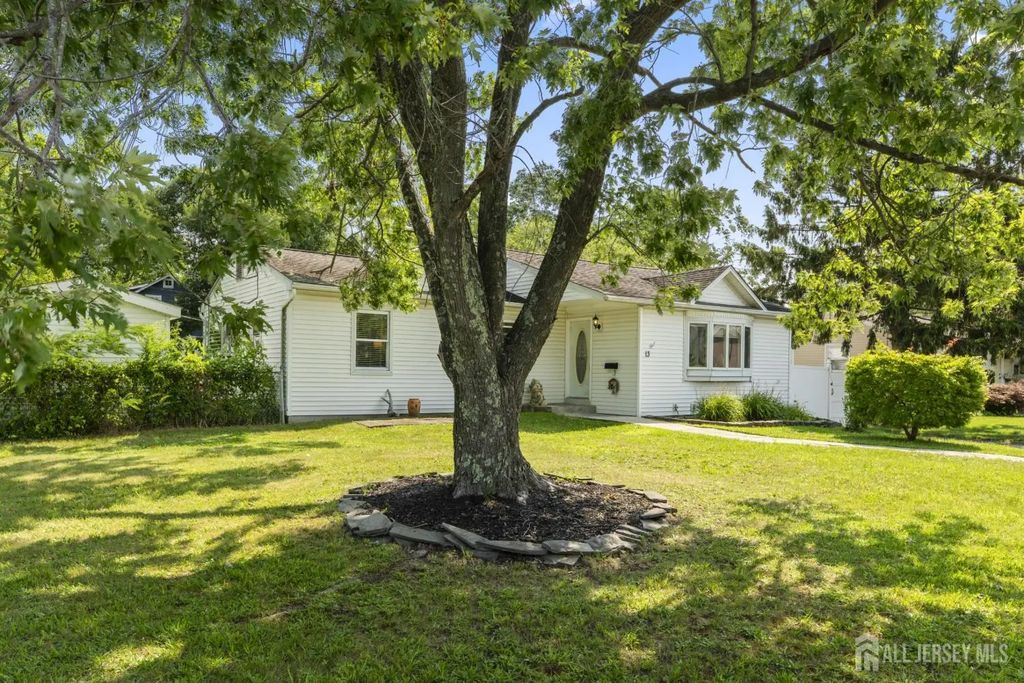 13 Chestnut Street, Farmingdale